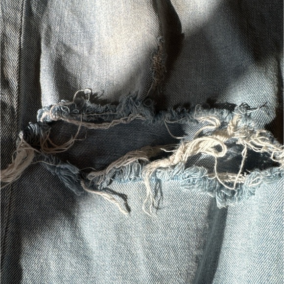 Abercrombie & Fitch Jeans Womens 33 The Mom High Rise Light Wash DistressedDenim - Picture 2 of 9
